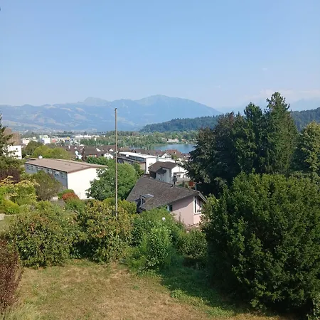 Mit Panoramablick Auf Den Zuerichsee Mit Eigenes Bad Und Terassenzugang Homestay Schmerikon