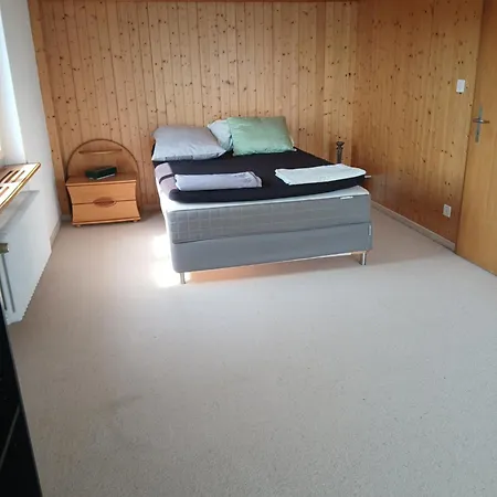 Homestay Mit Panoramablick Auf Den Zuerichsee Mit Eigenes Bad Und Terassenzugang Schmerikon