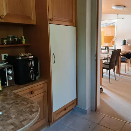 Mit Panoramablick Auf Den Zuerichsee Mit Eigenes Bad Und Terassenzugang Homestay *