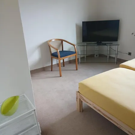 Homestay Mit Panoramablick Auf Den Zuerichsee Mit Eigenes Bad Und Terassenzugang Schmerikon
