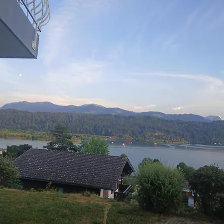 Mit Panoramablick Auf Den Zuerichsee Mit Eigenes Bad Und Terassenzugang Homestay