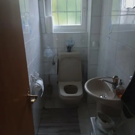 Homestay Mit Panoramablick Auf Den Zuerichsee Mit Eigenes Bad Und Terassenzugang Schmerikon